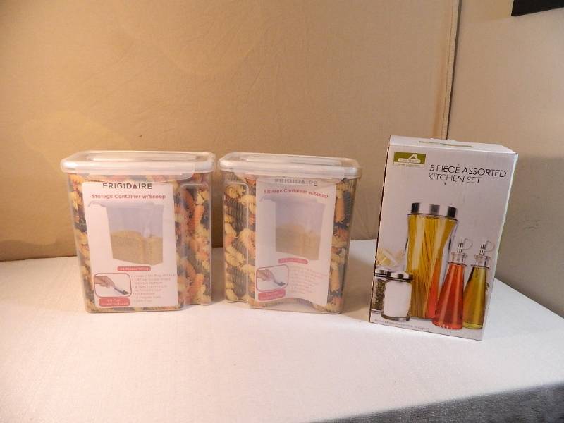 lot 71 image: New Kitchen Items
