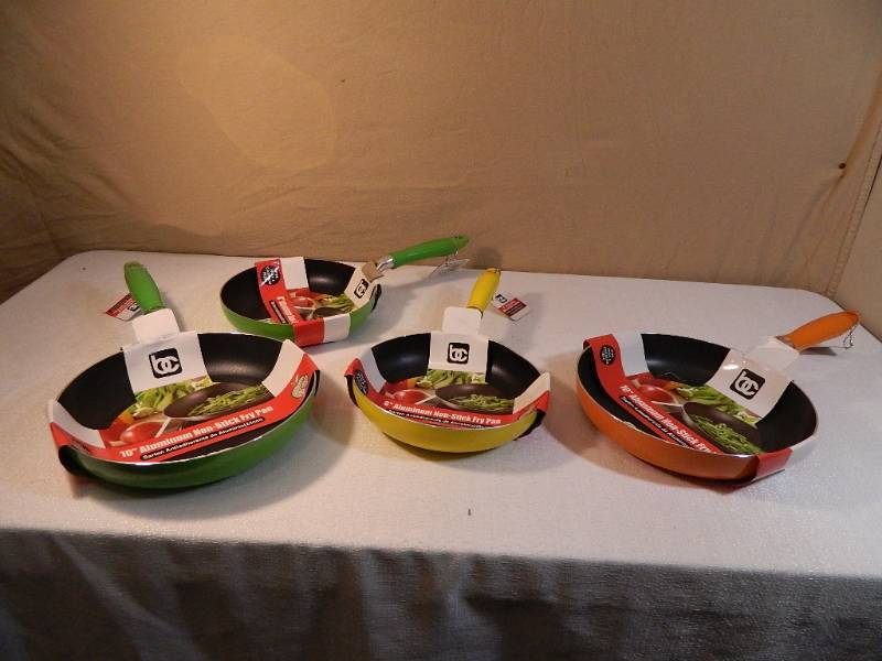 lot 82 image: 4 New Aluminum Non Stick Fry Pan