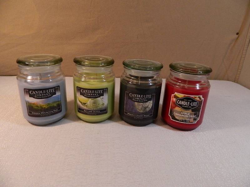 lot 88 image: 4 New Candle Lite Candles