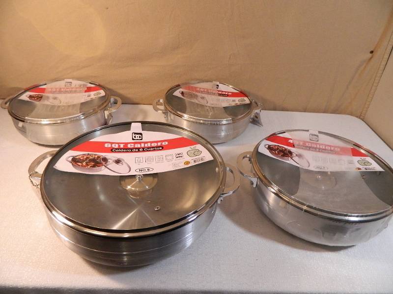 lot 89 image: 4 New Caldero Pans with Glass Lids