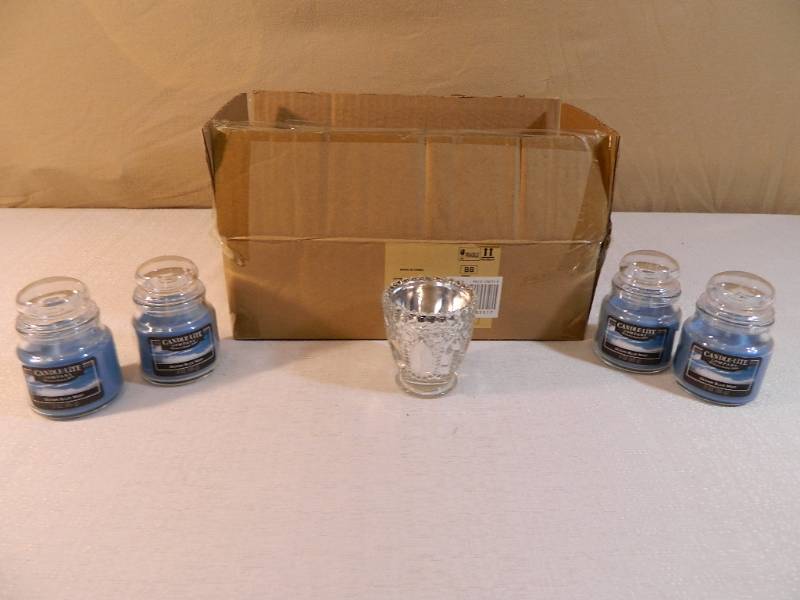 lot 117 image: Case of 8 New Candle Holders and 4 New Candles