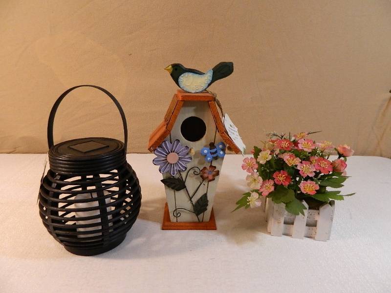 lot 122 image: Home Decor