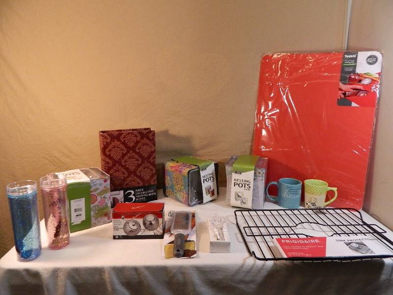 lot 125 image: New Kitchen Items