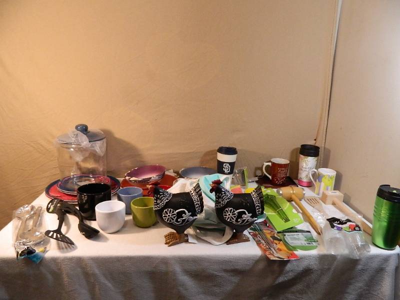 lot 127 image: Large Lot of New Items