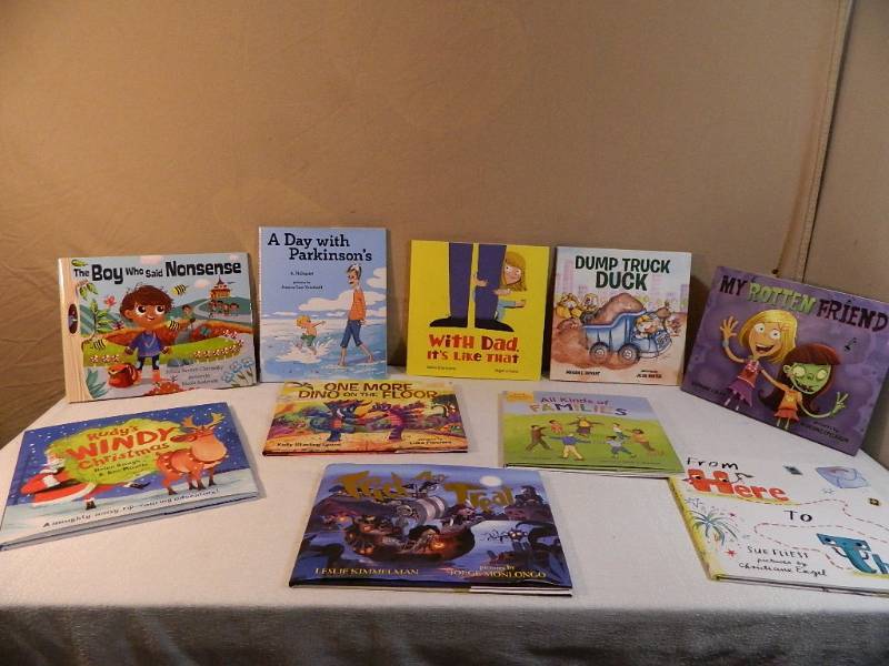 lot 128 image: 10 Brand New Hardcover Childrens Books