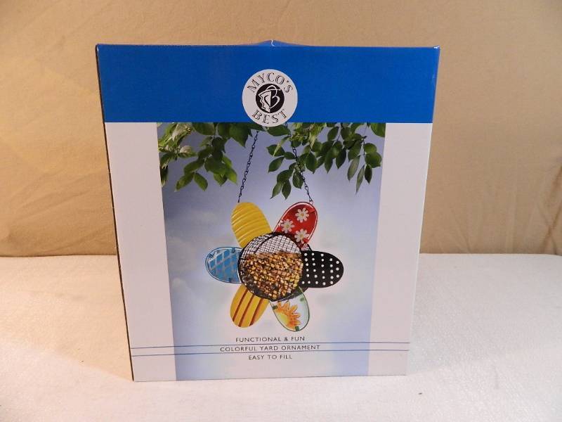 lot 129 image: New Metal Flower Bird Feeder