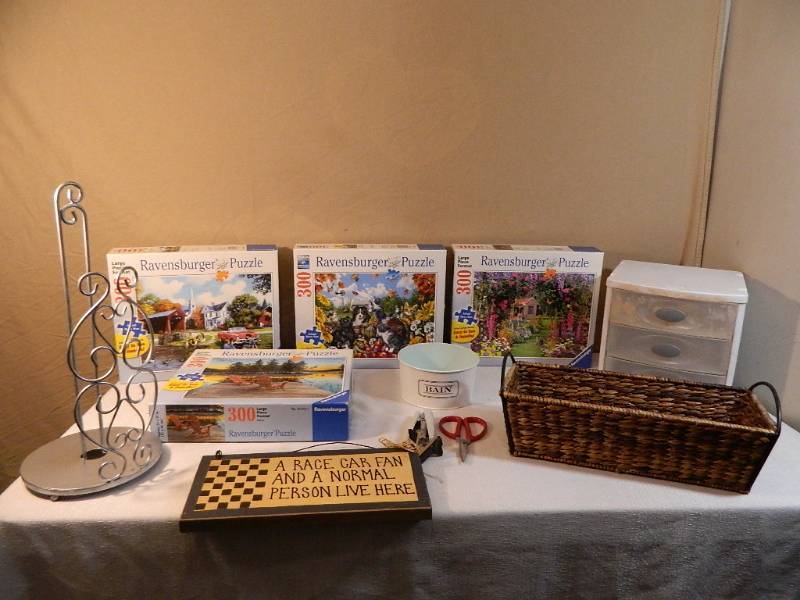 lot 131 image: Puzzles, Home Decor, and More