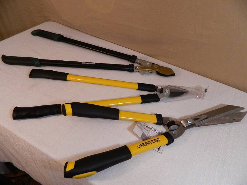 lot 142 image: New Pruners, Loppers, Etc