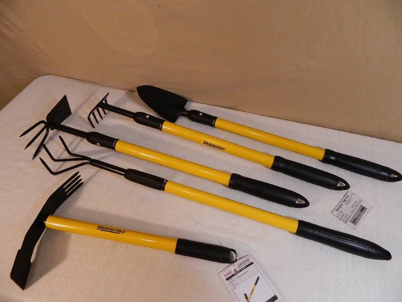 lot 143 image: New Telescoping Garden Tools