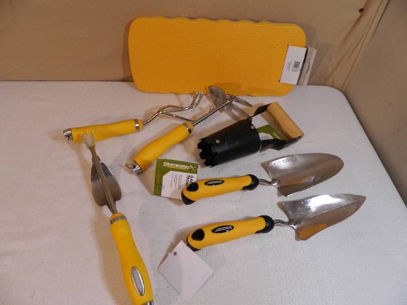 lot 147 image: New Gardening Hand Tools
