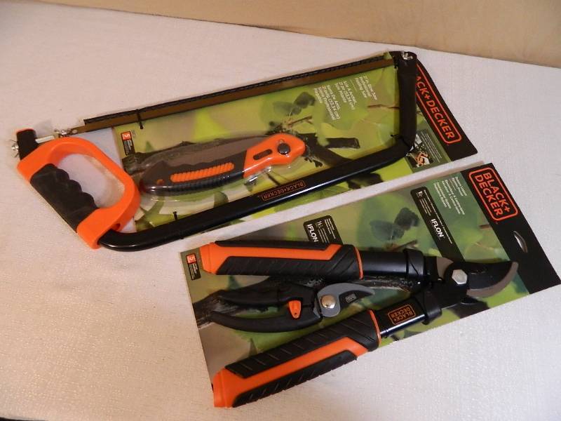 lot 149 image: New Black and Decker Lawn Tools