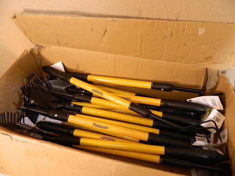 lot 156 image: Bulk Lot of Garden Tools
