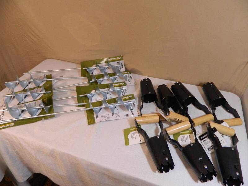 lot 158 image: Bulk Lot of Planting Tools
