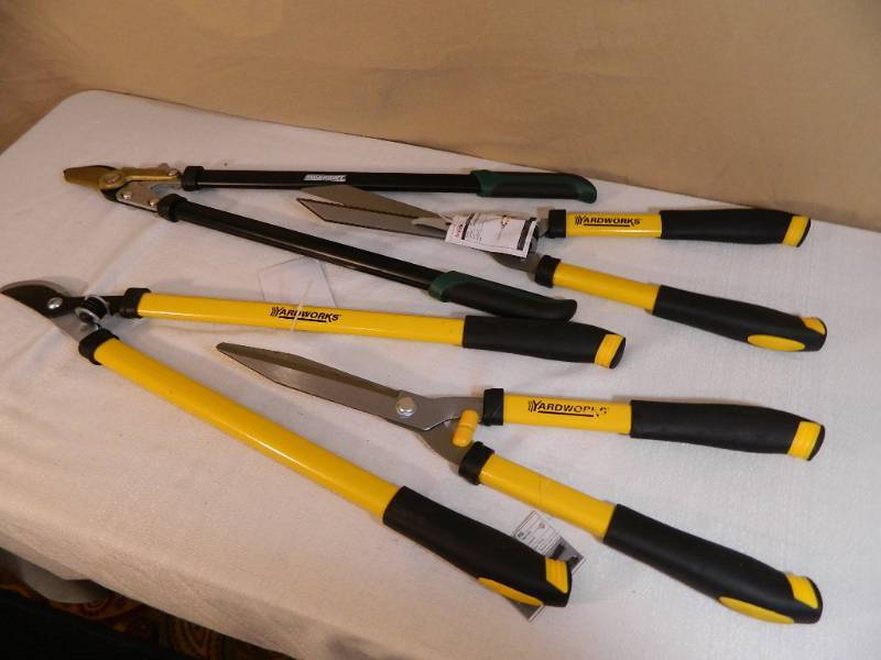 lot 159 image: 4 New Trimming Tools
