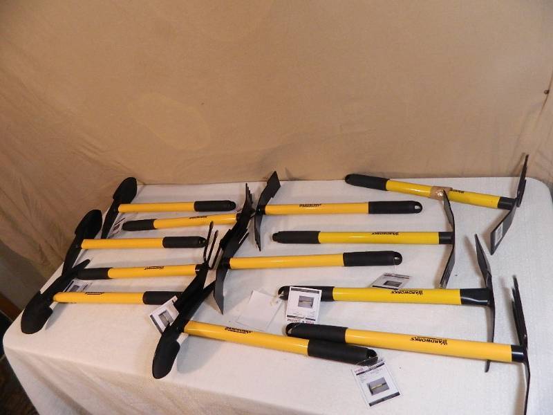 lot 160 image: Bulk Lot of Garden Tools