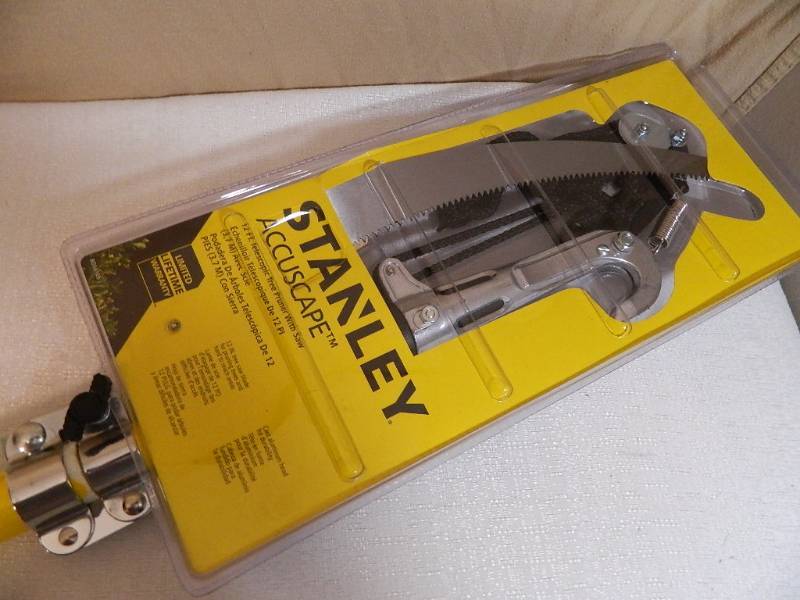 lot 162 image: New Stanley Telescoping Tree Trimmer
