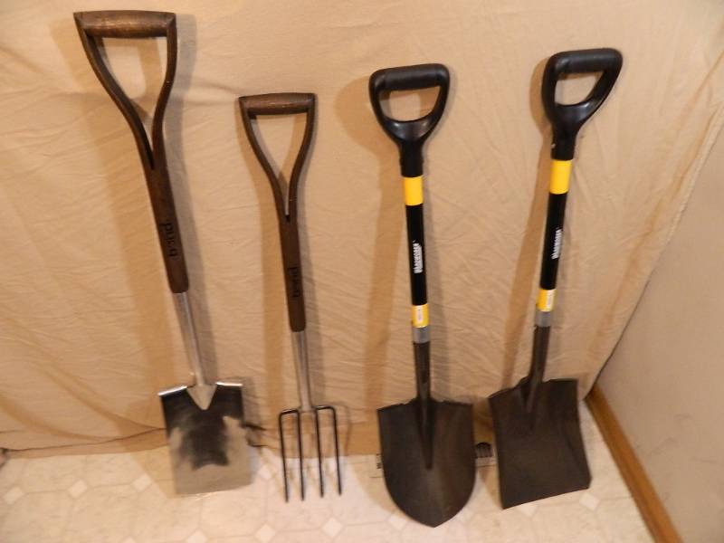 lot 169 image: 4 New Long Handle Tools