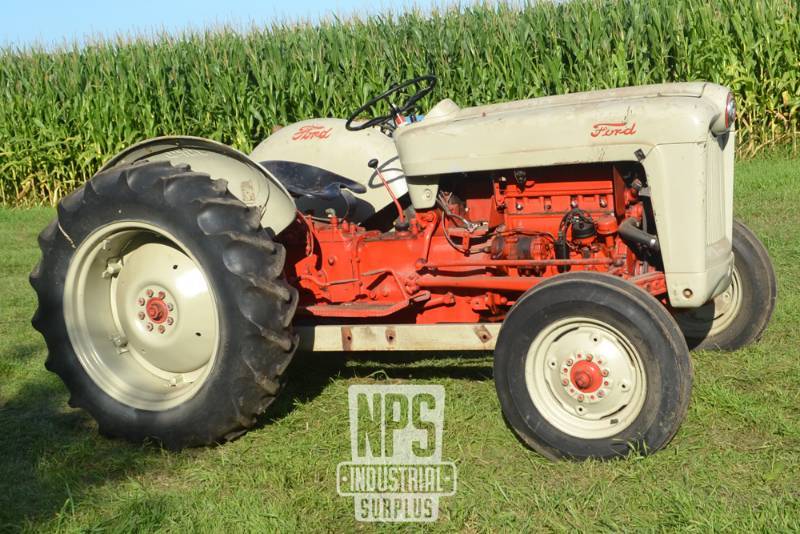 lot 10 image: 1953 Ford NAA Jubilee Tractor