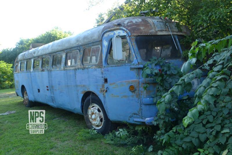 lot 12 image: 1947 Flxible Bus
