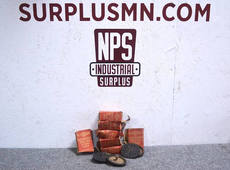 lot 51 image: Ford 1932 - 1942 V-8  Brake  Clutch Pedal Pads