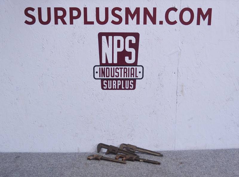 lot 79 image: Lot of 4 FORD Wrenches  Tools