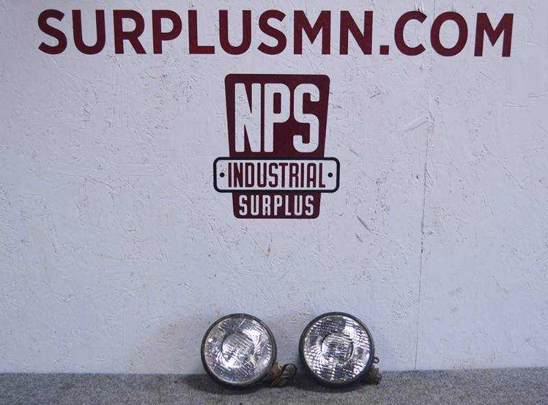 lot 145 image: Pair of Headlights - Arrow Housing