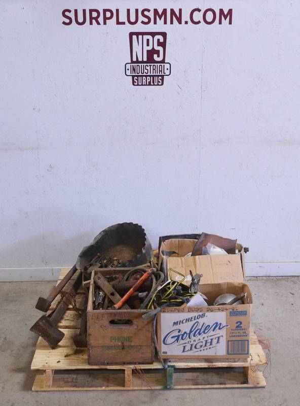 lot 166 image: Pallet Lot of Assorted Hardware and Garage Items