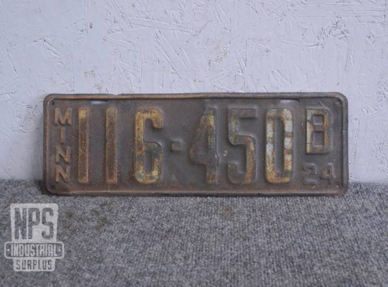 lot 195 image: 1924 MN License Plate