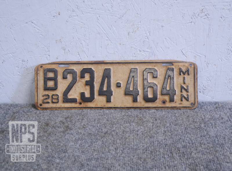 lot 199 image: 1928 MN License Plate