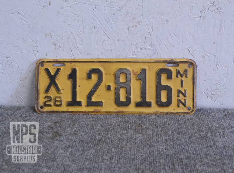 lot 200 image: 1928 MN License Plate