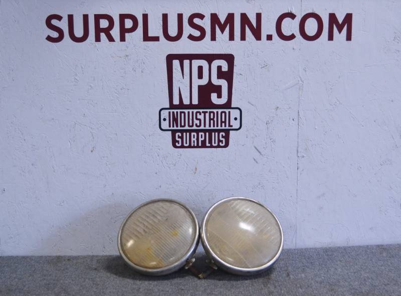 lot 157 image: FORD Model A Headlights - FORD Lenses