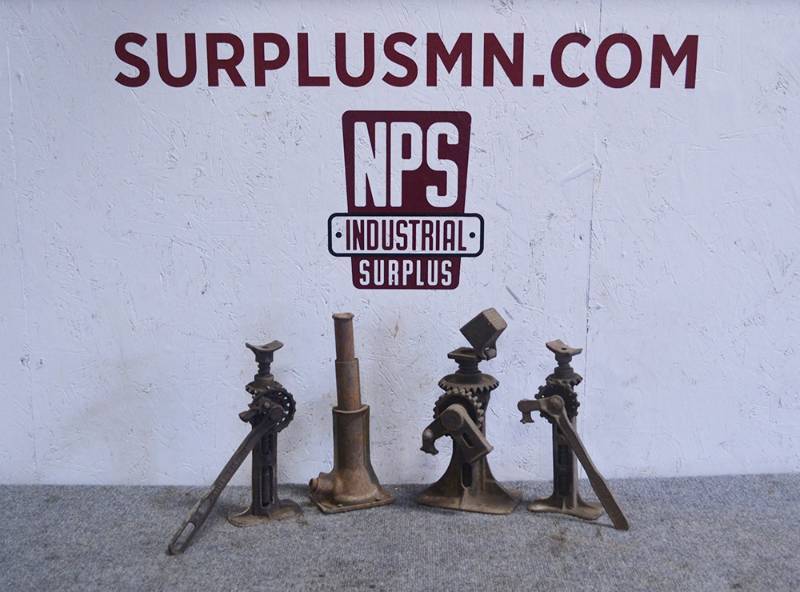 lot 218 image: Lot of 4 Antique  Vintage Car Jacks