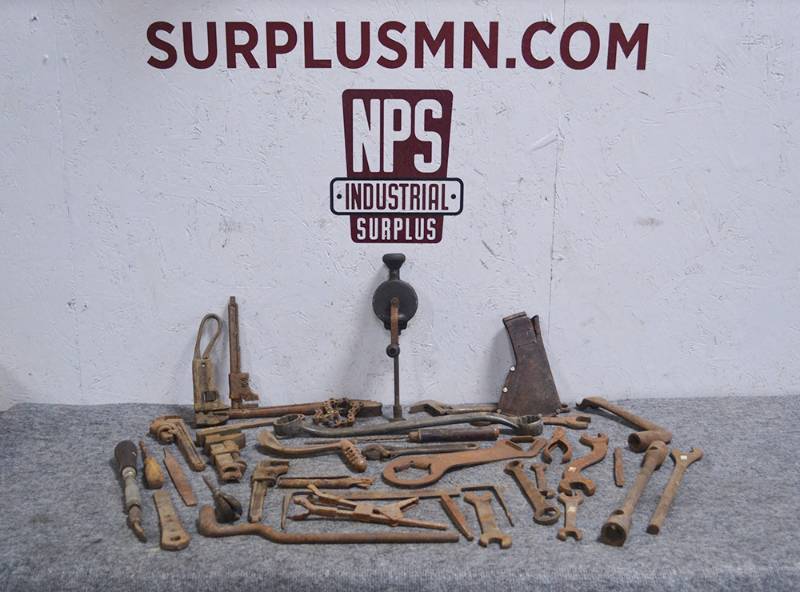 lot 227 image: Large Lot of Antique and Vintage Tools