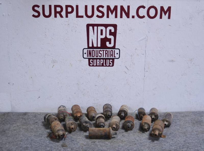lot 287 image: Large Lot of Vintage 6V Ignition Coils