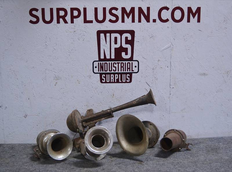 lot 15 image: Lot of 5 Antique Car Horns