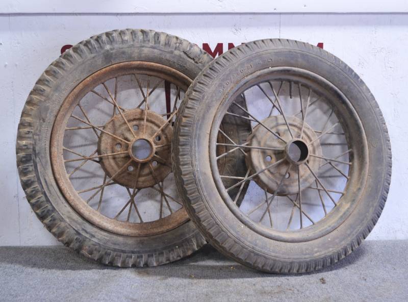 lot 309 image: Pair of FORD Model A Rims 21 1928-29