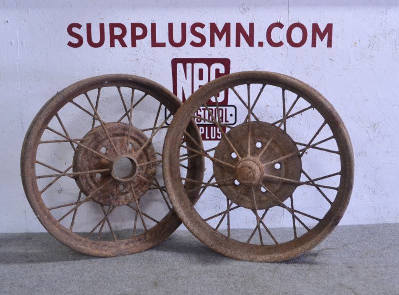 lot 332 image: Pair of FORD Model A Rims 21 1928-29