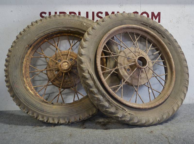 lot 352 image: Pair FORD Model A Rims 21 1928-29