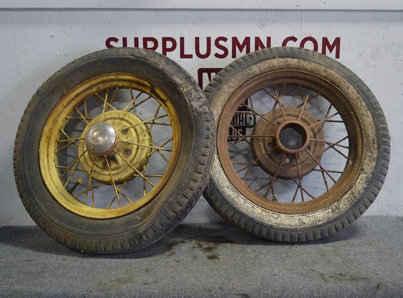 lot 353 image: Pair FORD Model A Rims 19 1930-31