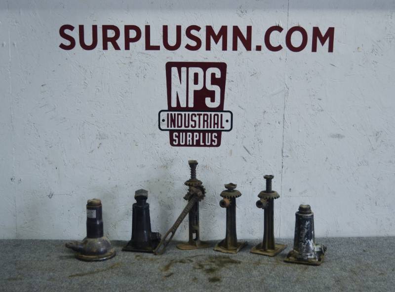 lot 361 image: Lot of 6 Antique and Vintage Car Jacks