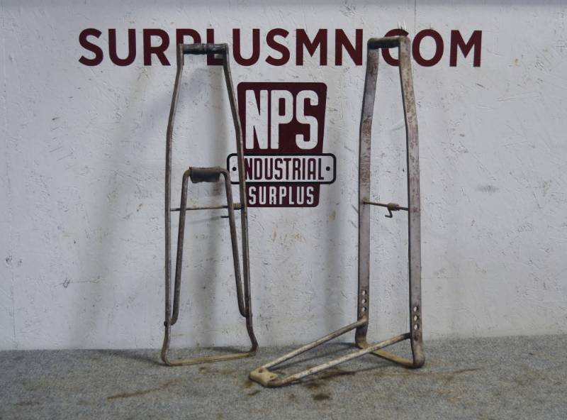 lot 362 image: Lot of 2 M-B Tire Saving Jacks