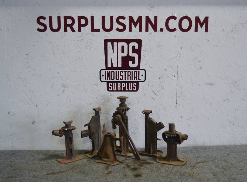 lot 363 image: Lot of 6 Vintage and Antique Car Jacks