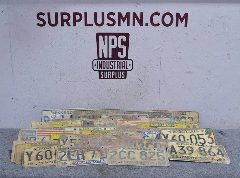 lot 427 image: Huge Lot of Vintage License Plates