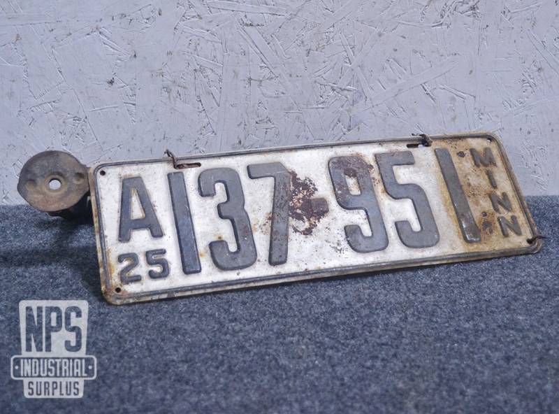 lot 435 image: Pair of 1925 MN License Plates with Bracket