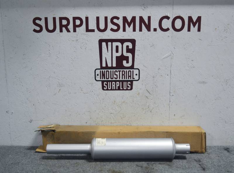 lot 438 image: New Tractor Muffler IH-3