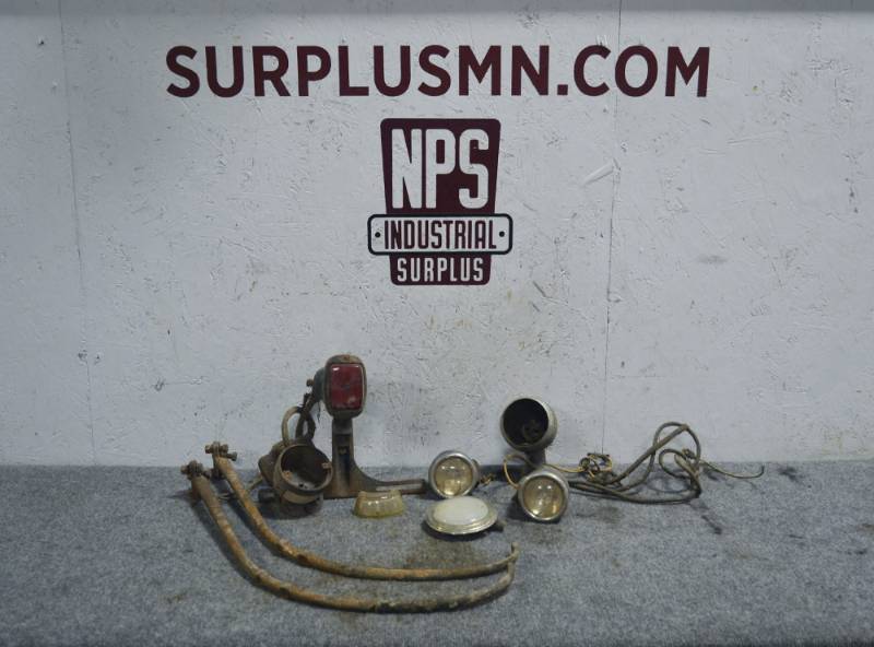 lot 439 image: Lot of Vintage Parts
