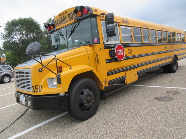 lot 350 image: FREIGHTLINER SCHOOL BUS