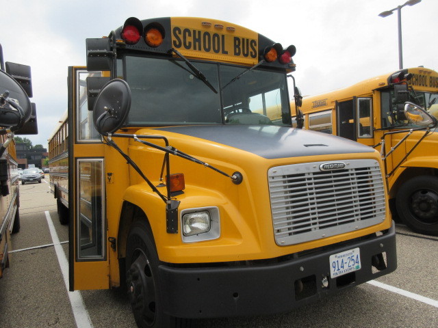 lot 351 image: FREIGHTLINER SCHOOL BUS