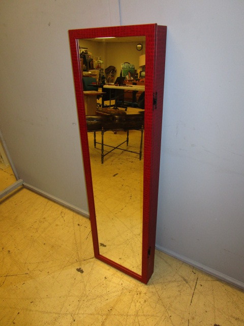 lot 115 image: JEWELRY CABINET