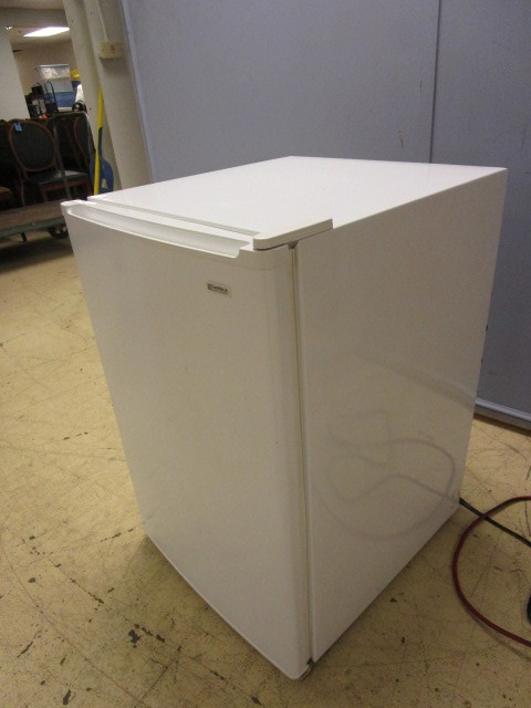lot 122 image: KENMORE MINI FREEZER